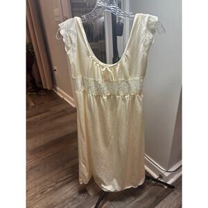Vintage Ivory Nylon Lace Trim Nightgown / Slip Dress – Made in USA – Size M